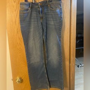 Wrangler women’s jeans! Mid rise- Flare